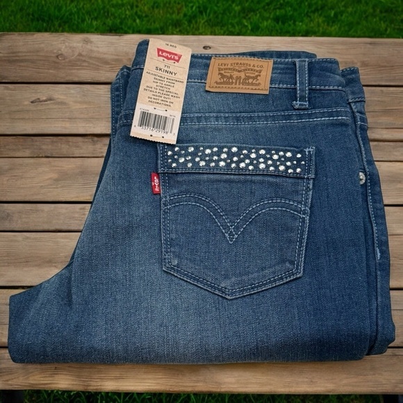 NEW Levi's 711 Skinny Rhinestone Bottom Pocket Detail‎ Jeans Size Juniors 16 - Picture 1 of 9
